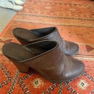 Mia girl brown mules size 10